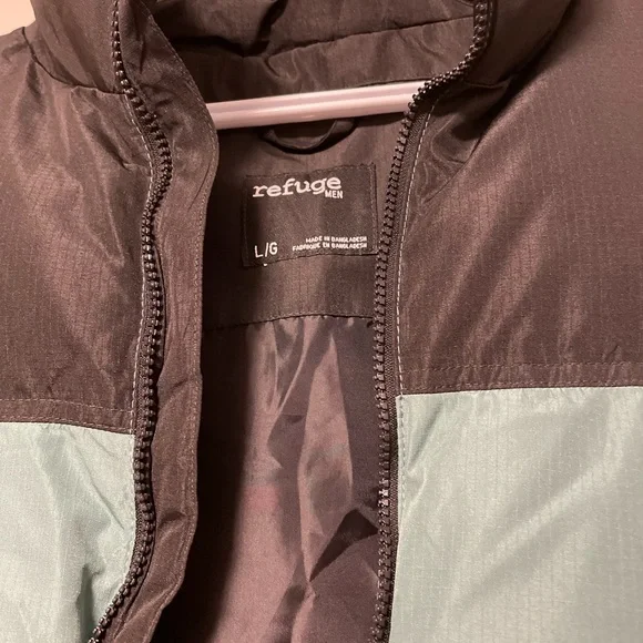 REFUGE VEST SIZE L - Picture 2 of 3